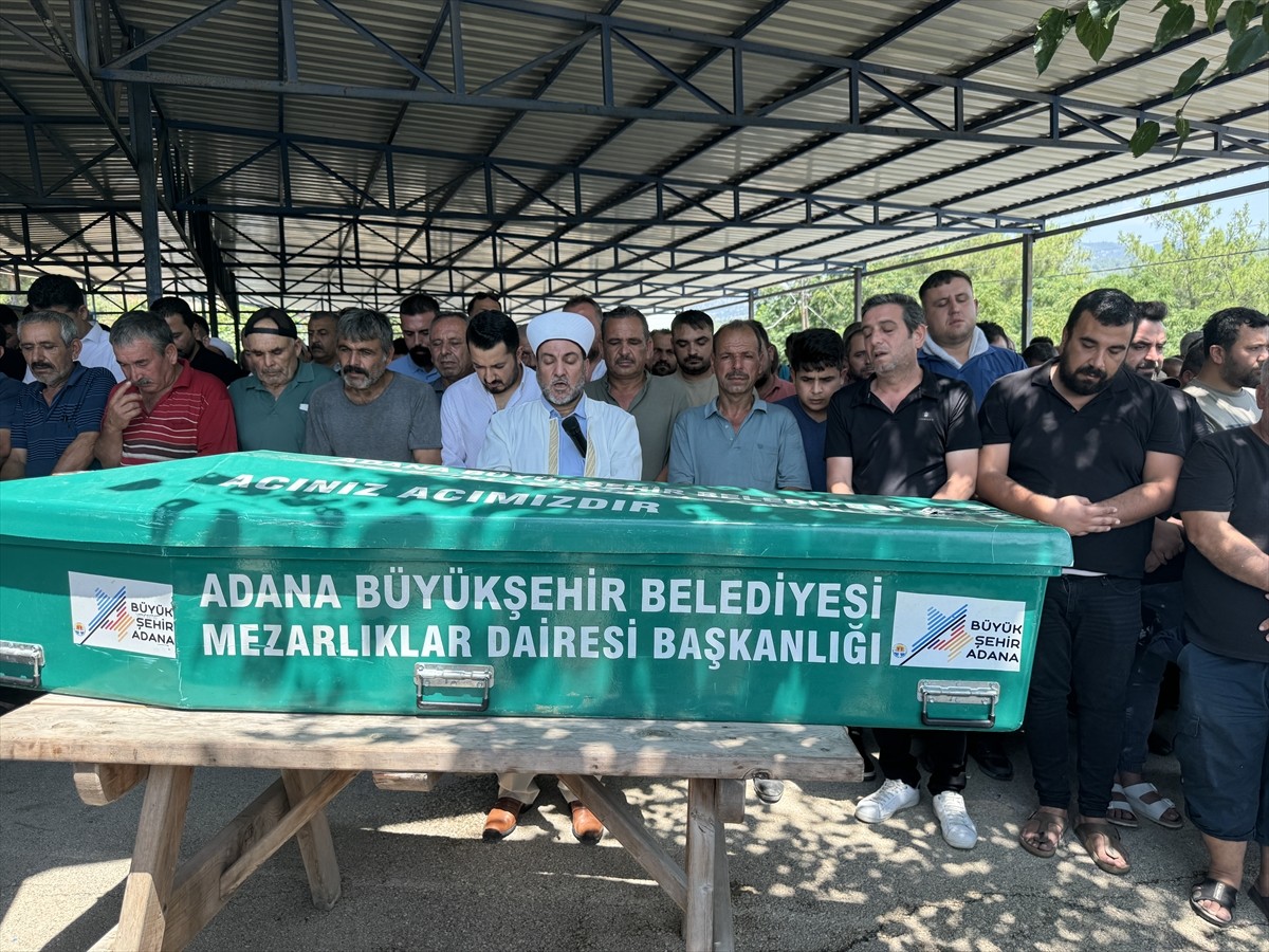 Adana'nın merkez Çukurova ilçesinde, köprüden baraj gölüne düşen otomobilde hayatını kaybeden...