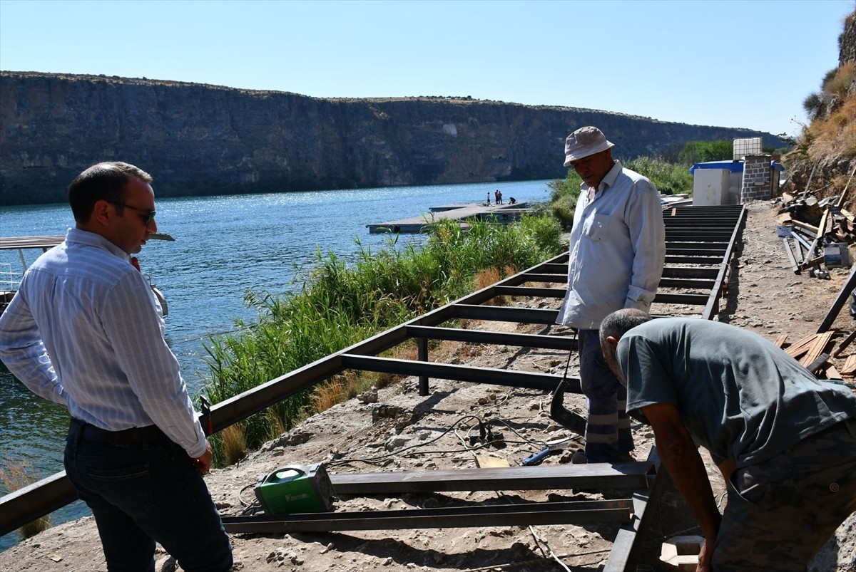 Adıyaman'da, Atatürk Baraj Gölü kıyısında bulunan Kızılin Kanyonu'nun turizme kazandırılması için...