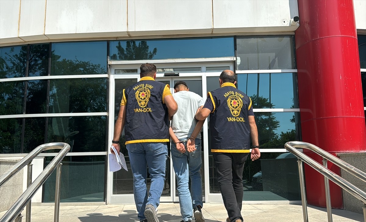 Adıyaman'da motosiklet çaldıkları iddiasıyla gözaltına alınan 2 şüpheli tutuklandı.