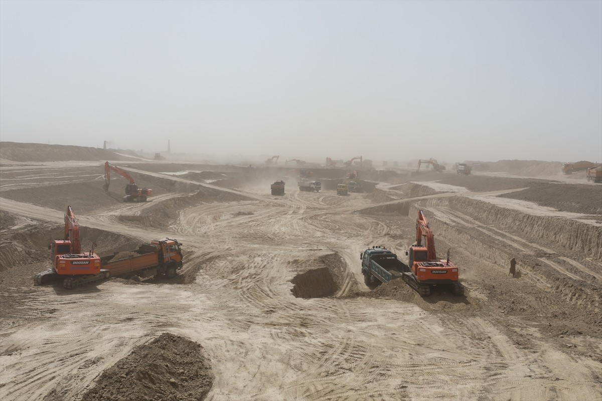 Afganistan'ın kuzeyine su getirilerek geniş çorak alanları tarım arazisine dönüştürme hedefiyle...