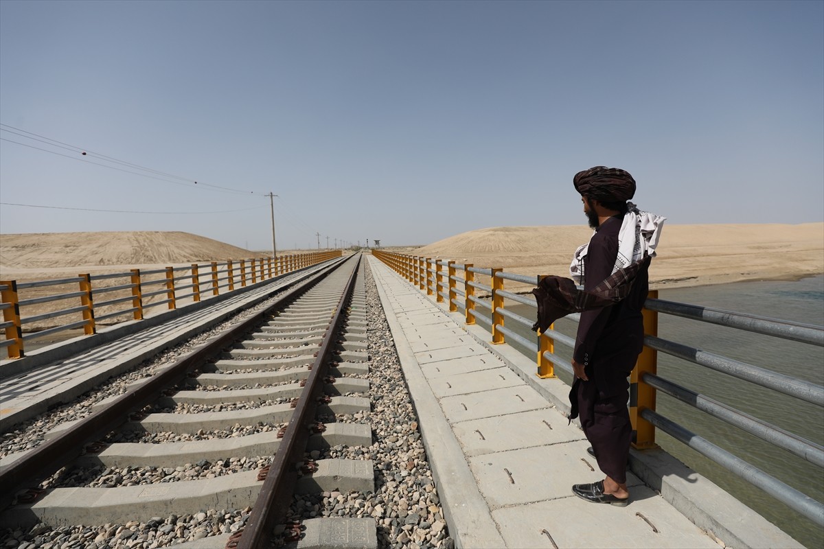 Afganistan'ın kuzeyine su getirilerek geniş çorak alanları tarım arazisine dönüştürme hedefiyle...