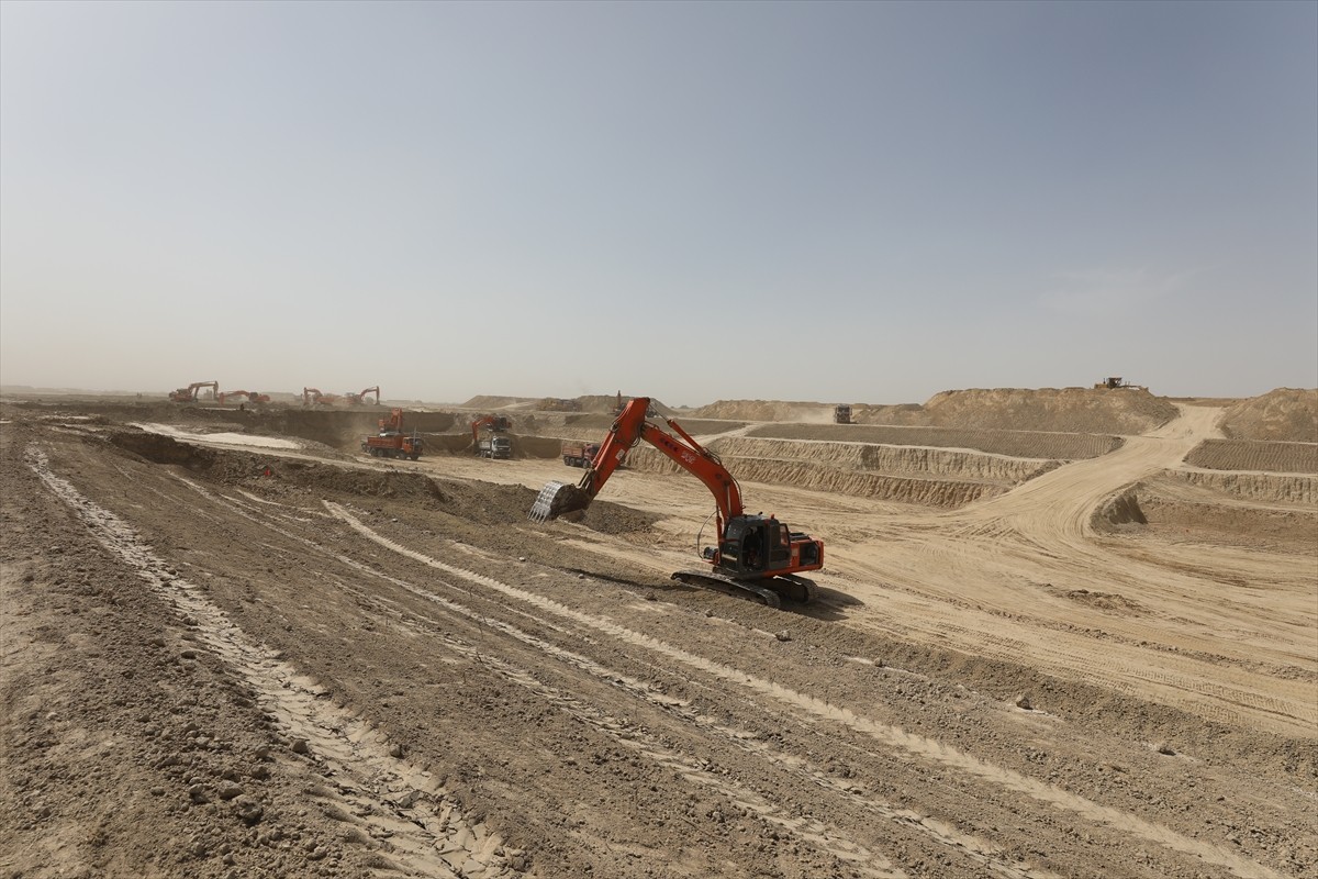 Afganistan'ın kuzeyine su getirilerek geniş çorak alanları tarım arazisine dönüştürme hedefiyle...