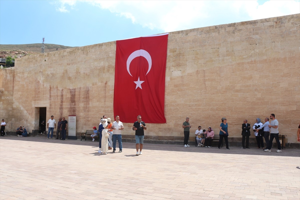 Ağrı'nın Doğubayazıt ilçesinde bulunan tarihi İshak Paşa Sarayı'nda muharrem ayı nedeniyle...