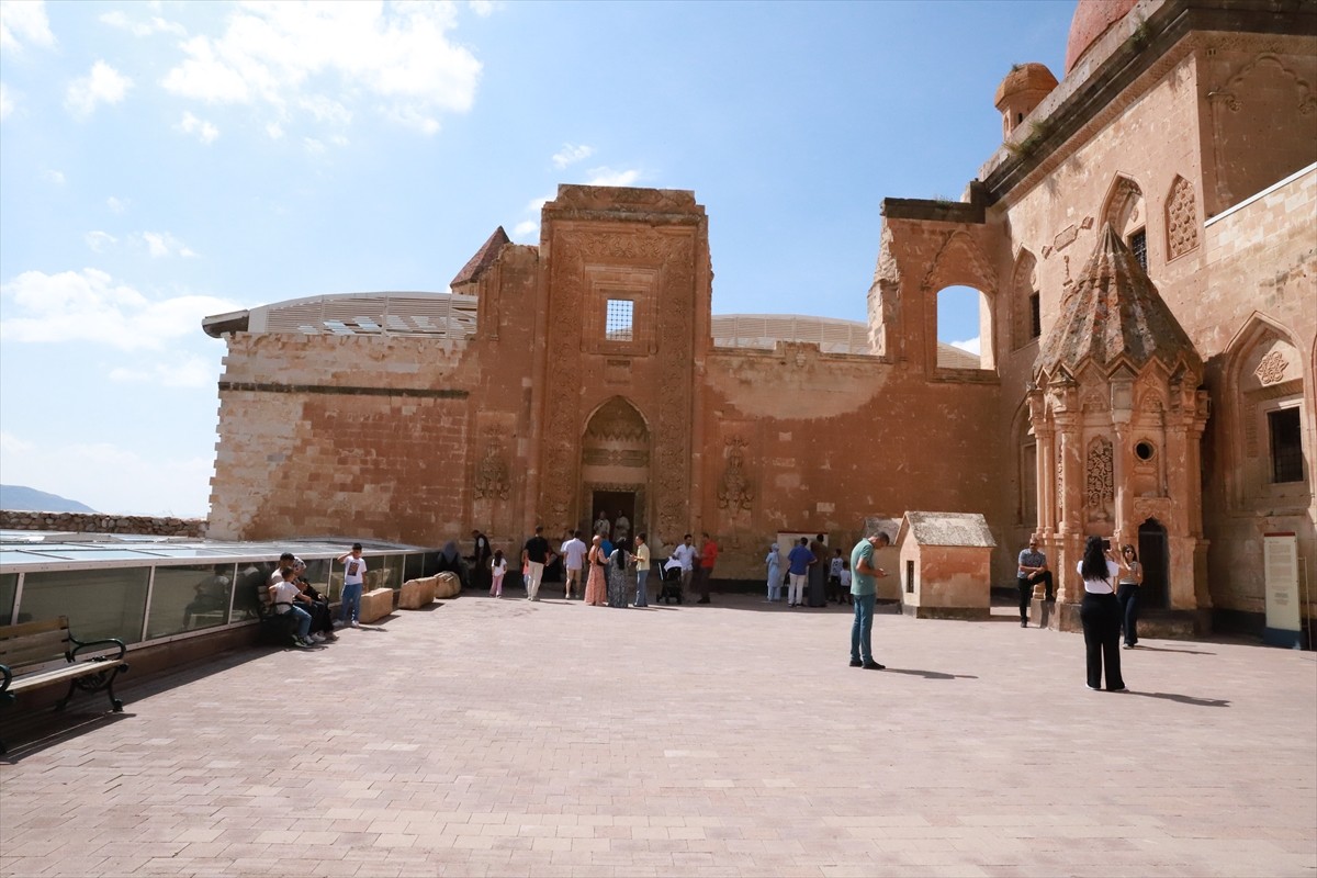 Ağrı'nın Doğubayazıt ilçesinde Osmanlı'nın Anadolu'daki en seçkin eserleri arasında yer alan...