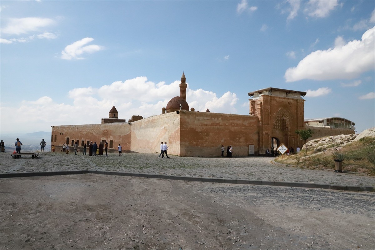 Ağrı'nın Doğubayazıt ilçesinde Osmanlı'nın Anadolu'daki en seçkin eserleri arasında yer alan...