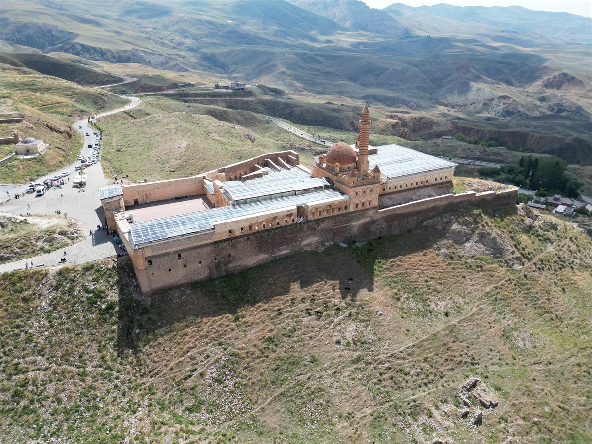 Ağrı'nın Doğubayazıt ilçesinde Osmanlı'nın Anadolu'daki en seçkin eserleri arasında yer alan...