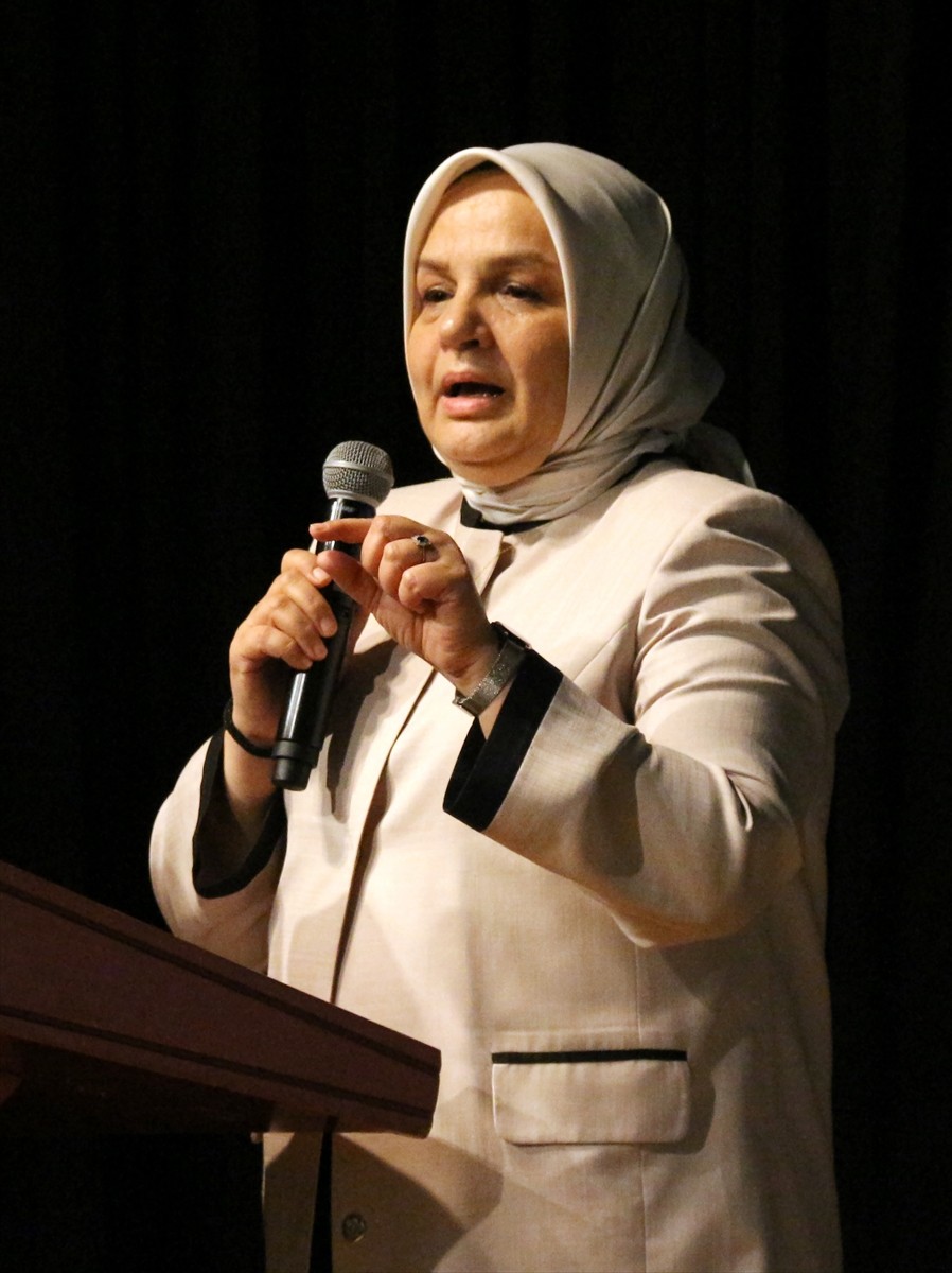 AK Parti Ankara İl Başkanlığınca, Sincan Belediyesi Lale Konferans Salonu'nda Daraltılmış Mahalle...