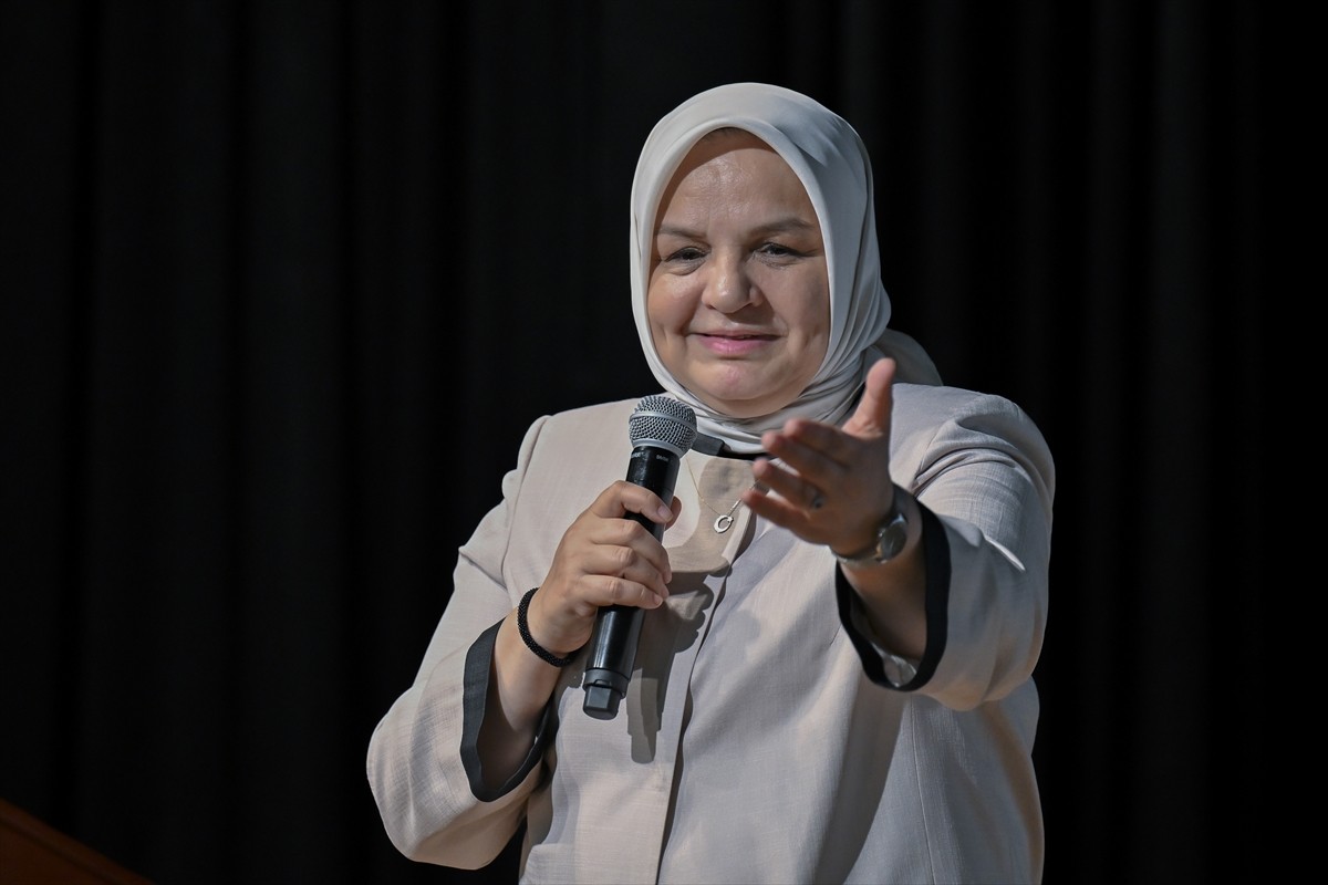 AK Parti Ankara İl Başkanlığınca, Sincan Belediyesi Lale Konferans Salonu'nda Daraltılmış Mahalle...