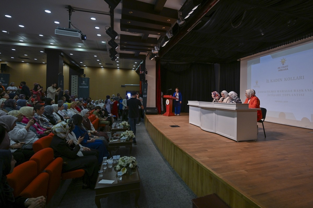 AK Parti Ankara İl Başkanlığınca, Sincan Belediyesi Lale Konferans Salonu'nda Daraltılmış Mahalle...
