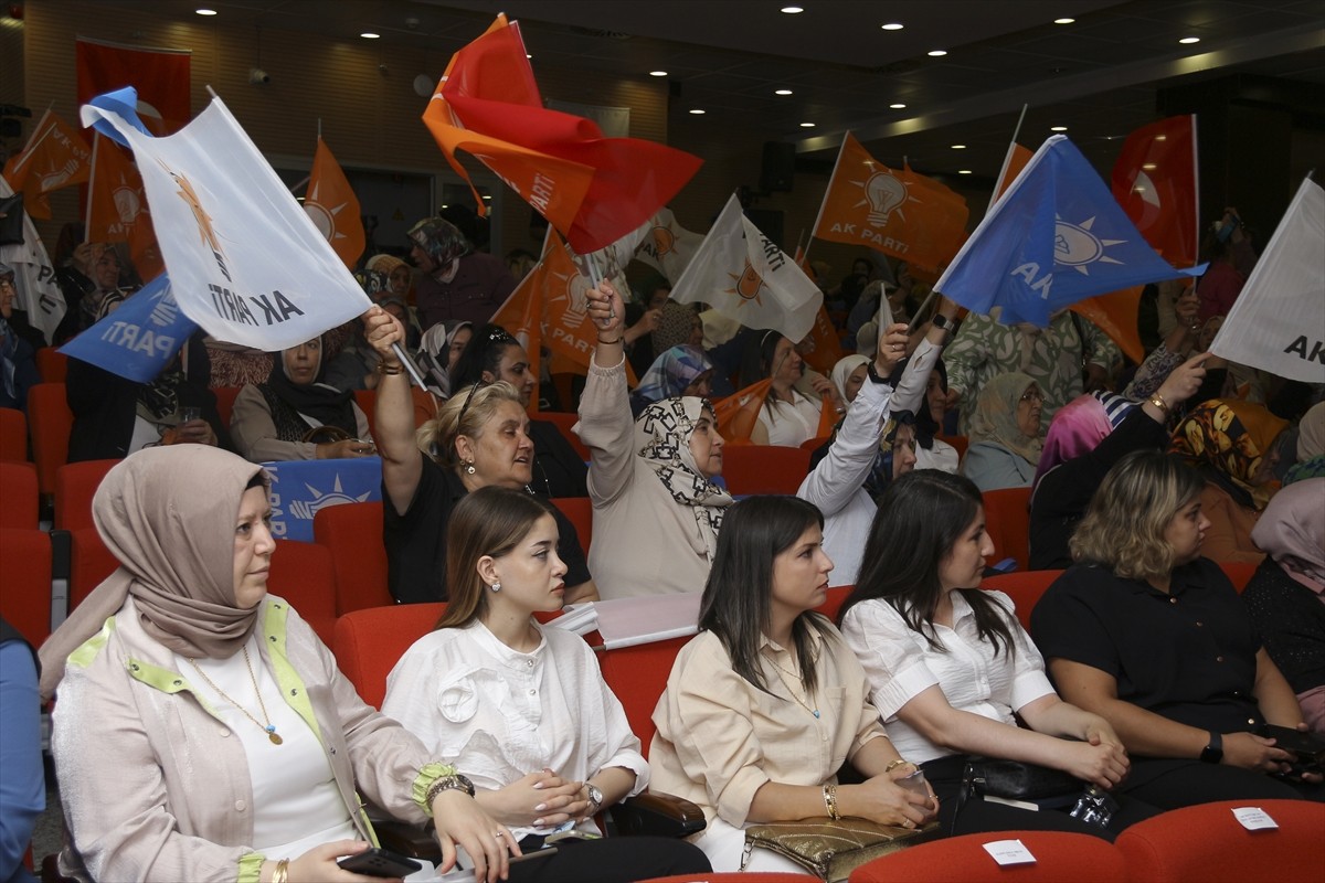 AK Parti Ankara İl Başkanlığınca, Sincan Belediyesi Lale Konferans Salonu'nda Daraltılmış Mahalle...