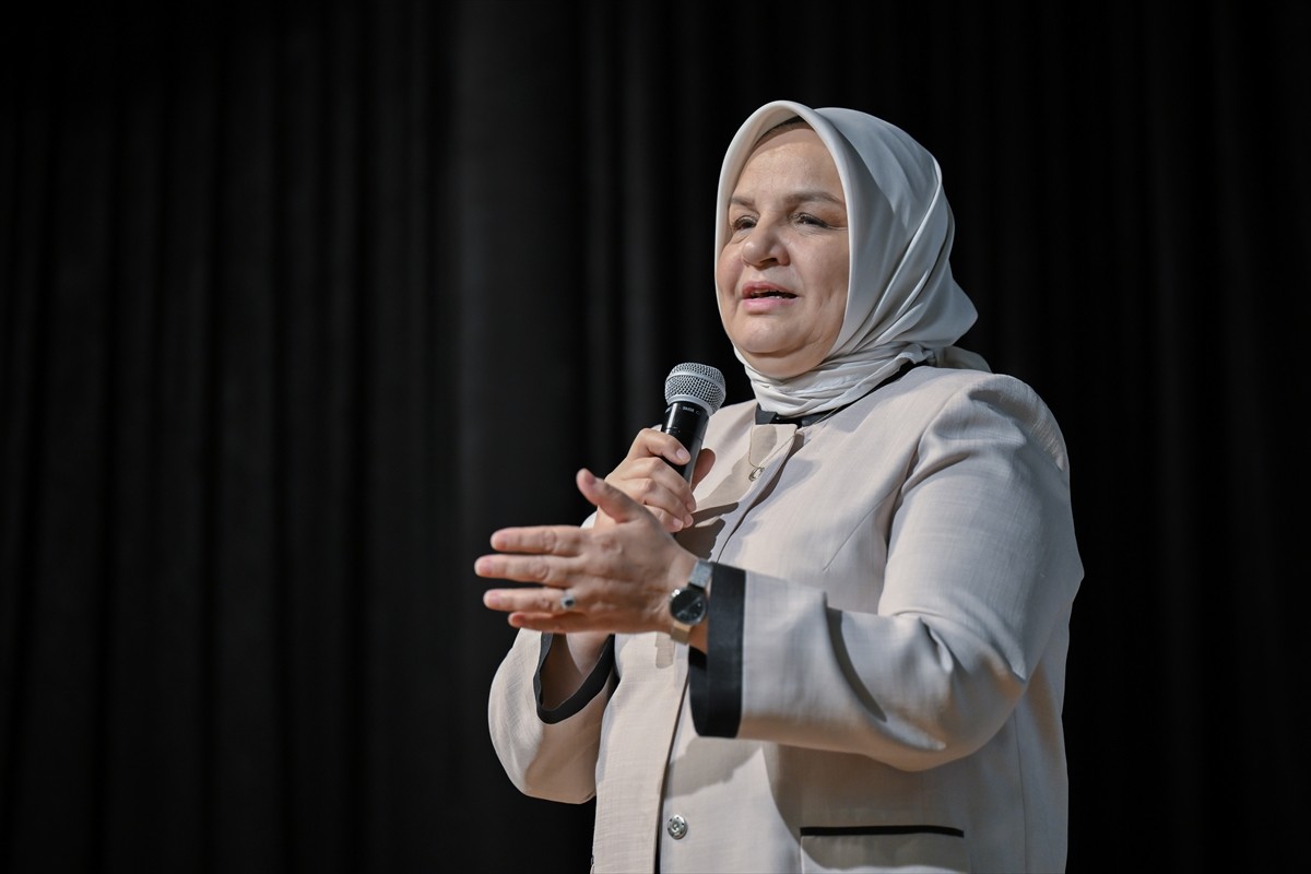 AK Parti Ankara İl Başkanlığınca, Sincan Belediyesi Lale Konferans Salonu'nda Daraltılmış Mahalle...