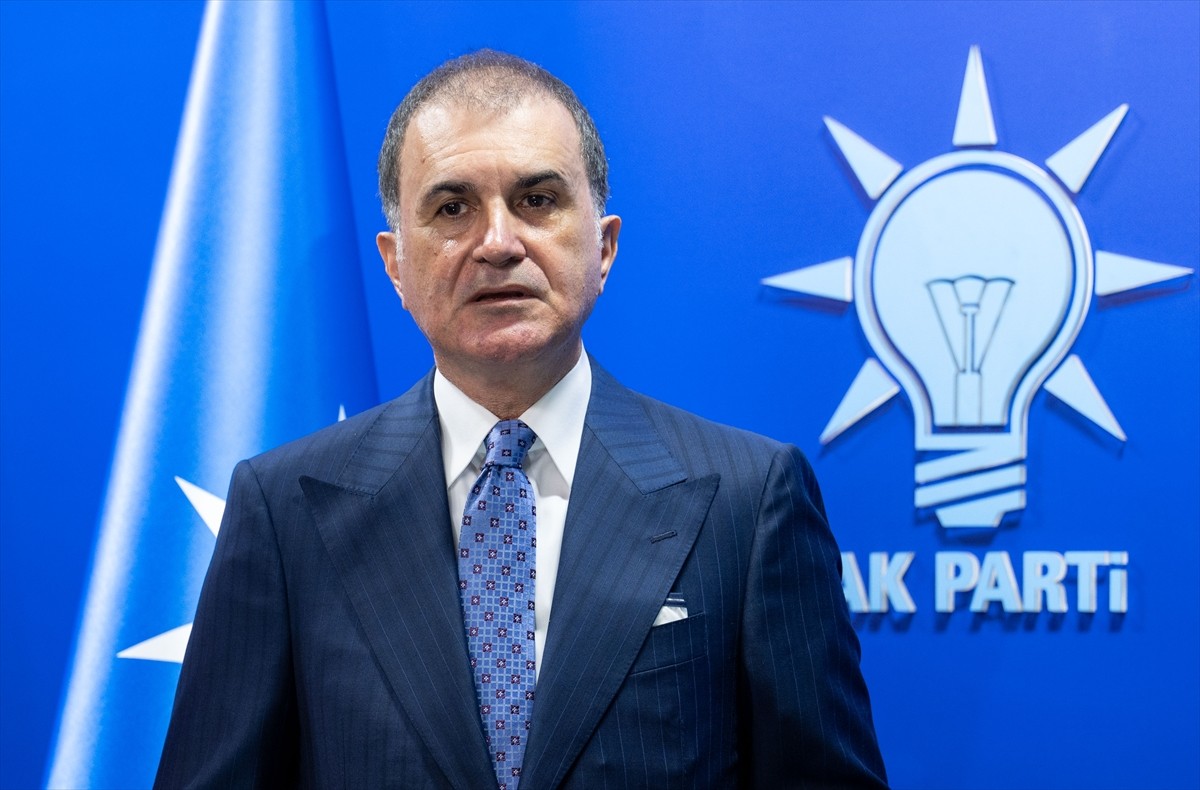AK Parti Genel Başkan Yardımcısı ve Parti Sözcüsü Ömer Çelik, AK Parti Genel Merkezinde basın...