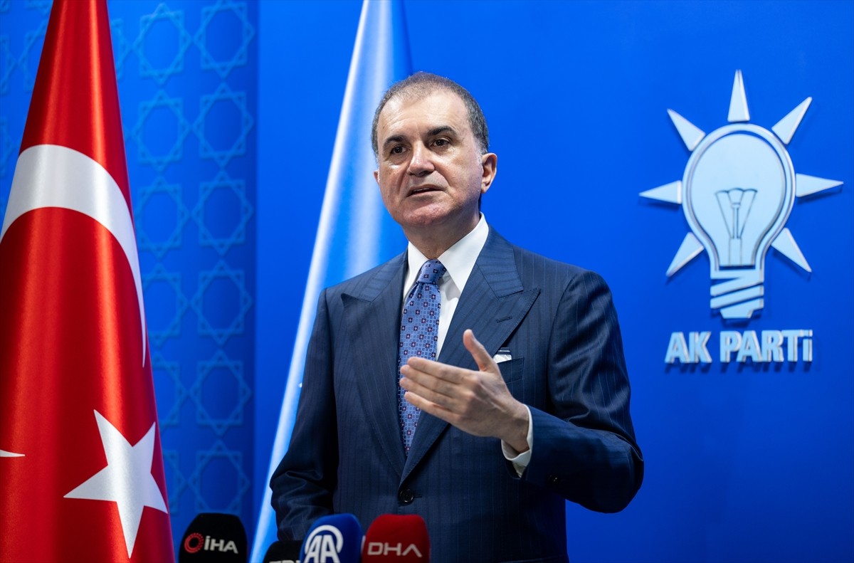 AK Parti Genel Başkan Yardımcısı ve Parti Sözcüsü Ömer Çelik, AK Parti Genel Merkezinde basın...