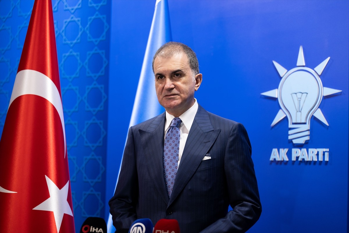 AK Parti Genel Başkan Yardımcısı ve Parti Sözcüsü Ömer Çelik, AK Parti Genel Merkezinde basın...