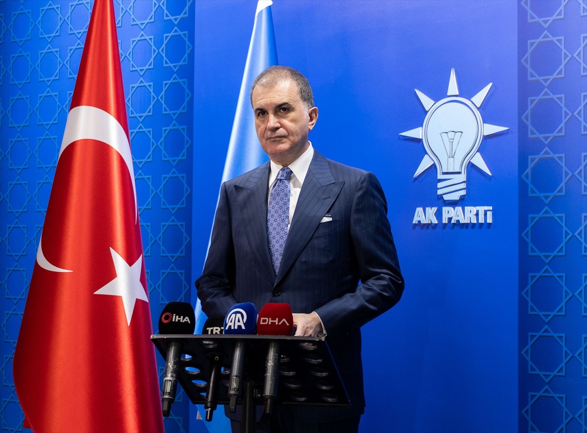 AK Parti Genel Başkan Yardımcısı ve Parti Sözcüsü Ömer Çelik, AK Parti Genel Merkezinde basın...
