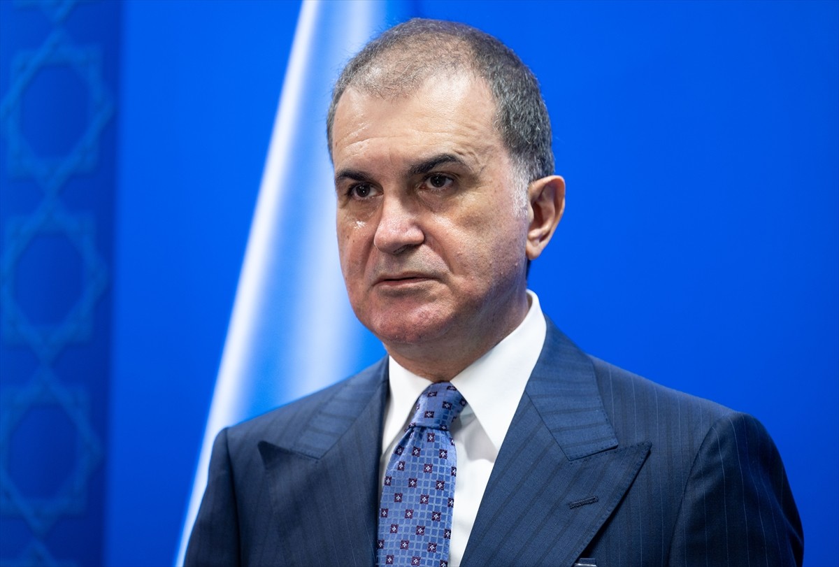 AK Parti Genel Başkan Yardımcısı ve Parti Sözcüsü Ömer Çelik, AK Parti Genel Merkezinde basın...