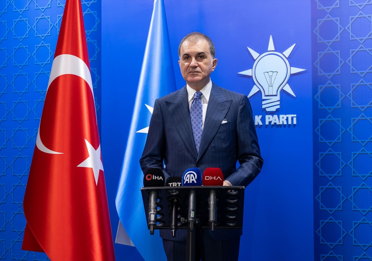 AK Parti Genel Başkan Yardımcısı ve Parti Sözcüsü Ömer Çelik, AK Parti Genel Merkezinde basın...