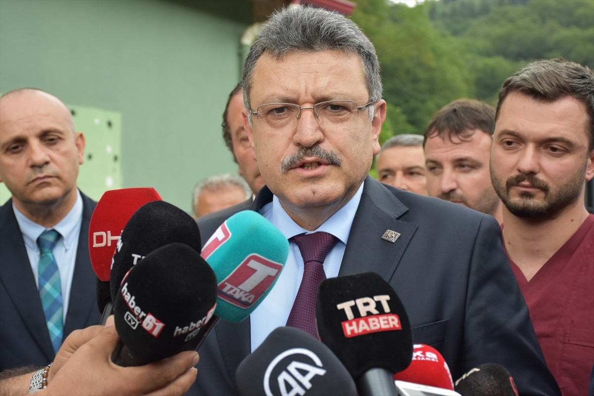 AK Parti Genel Başkan Yardımcısı ve Trabzon Milletvekili Mustafa Şen (fotoğrafta), Büyükşehir...