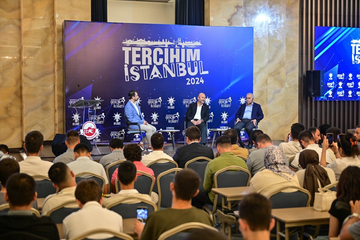 AK Parti İstanbul İl Gençlik Kolları Başkanlığınca üniversite tercihi yapacak öğrencilere meslek...