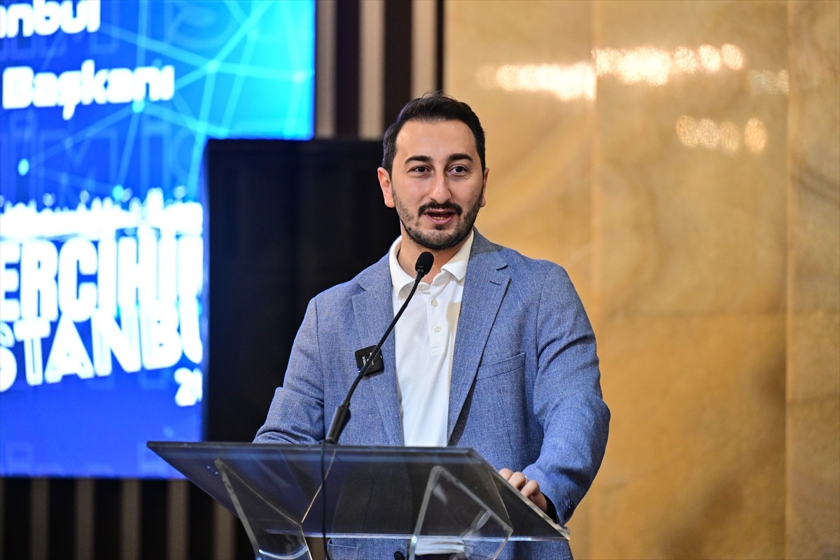 AK Parti İstanbul İl Gençlik Kolları Başkanlığınca üniversite tercihi yapacak öğrencilere meslek...