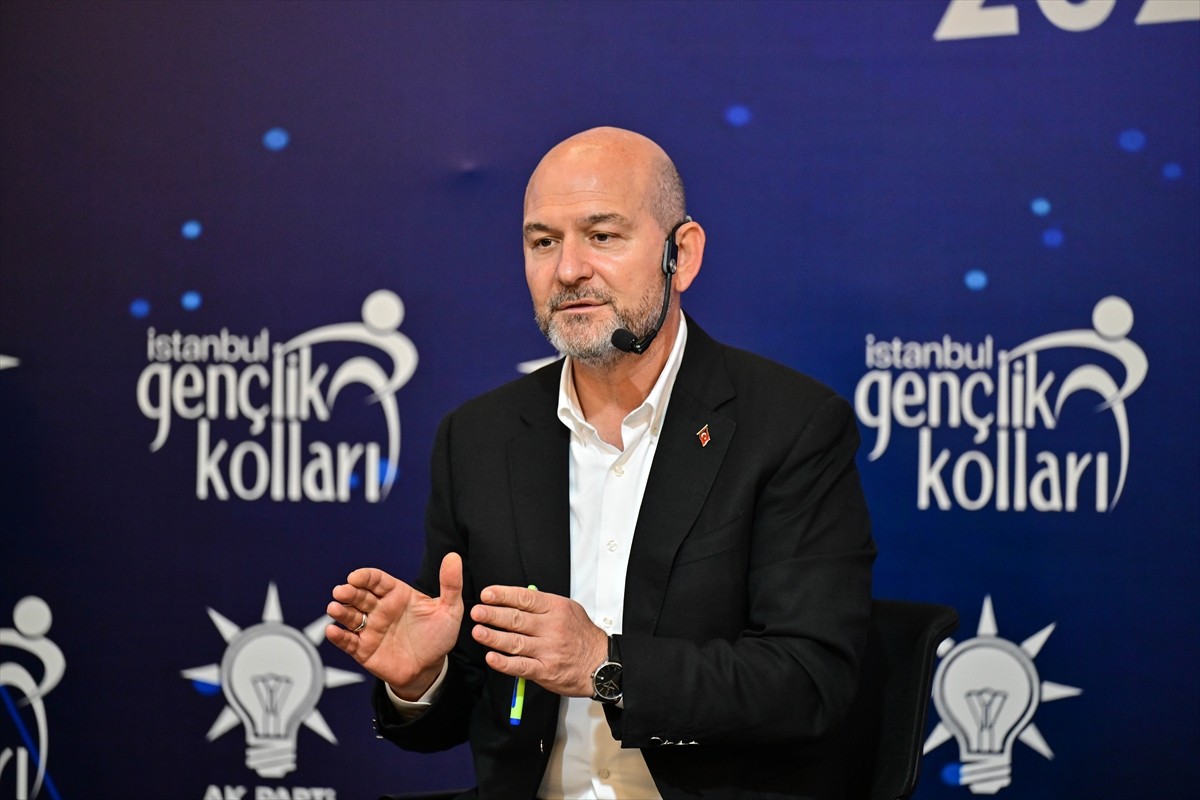 AK Parti İstanbul İl Gençlik Kolları Başkanlığınca üniversite tercihi yapacak öğrencilere meslek...