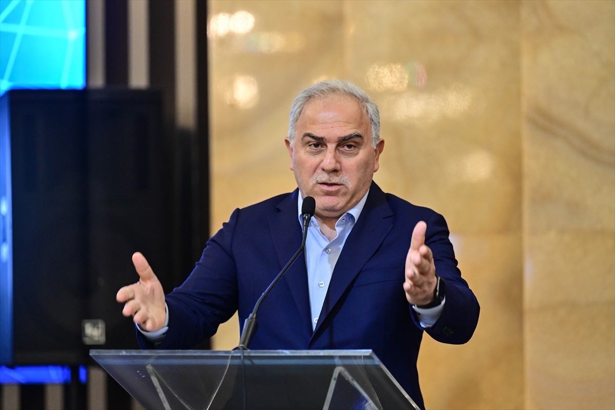 AK Parti İstanbul İl Gençlik Kolları Başkanlığınca üniversite tercihi yapacak öğrencilere meslek...