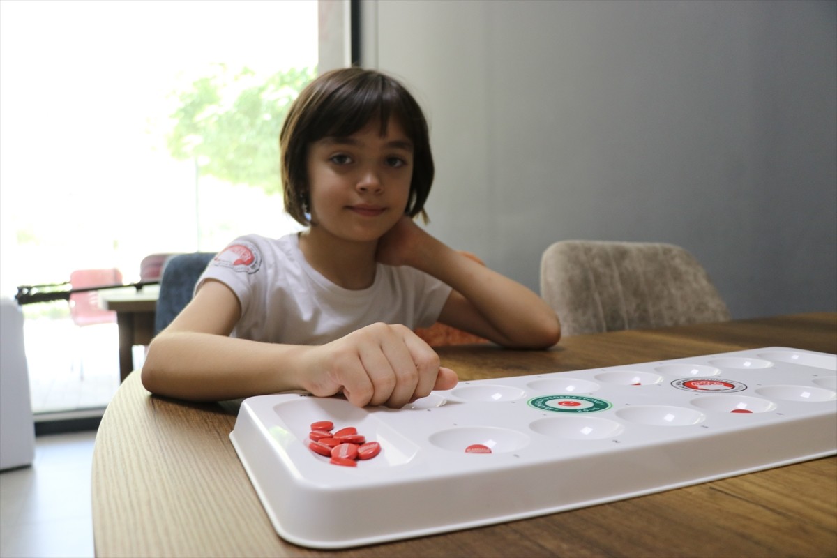 Amasya'da 6 yaşında annesinin yönlendirmesiyle zeka oyunlarına başlayan 9 yaşındaki Mihrimah...