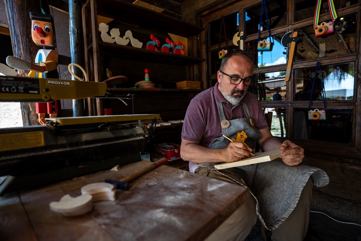 Anadolu Ajansının (AA) "Mesleklerin Son Temsilcileri" başlıklı dosyasının dördüncü ve son...