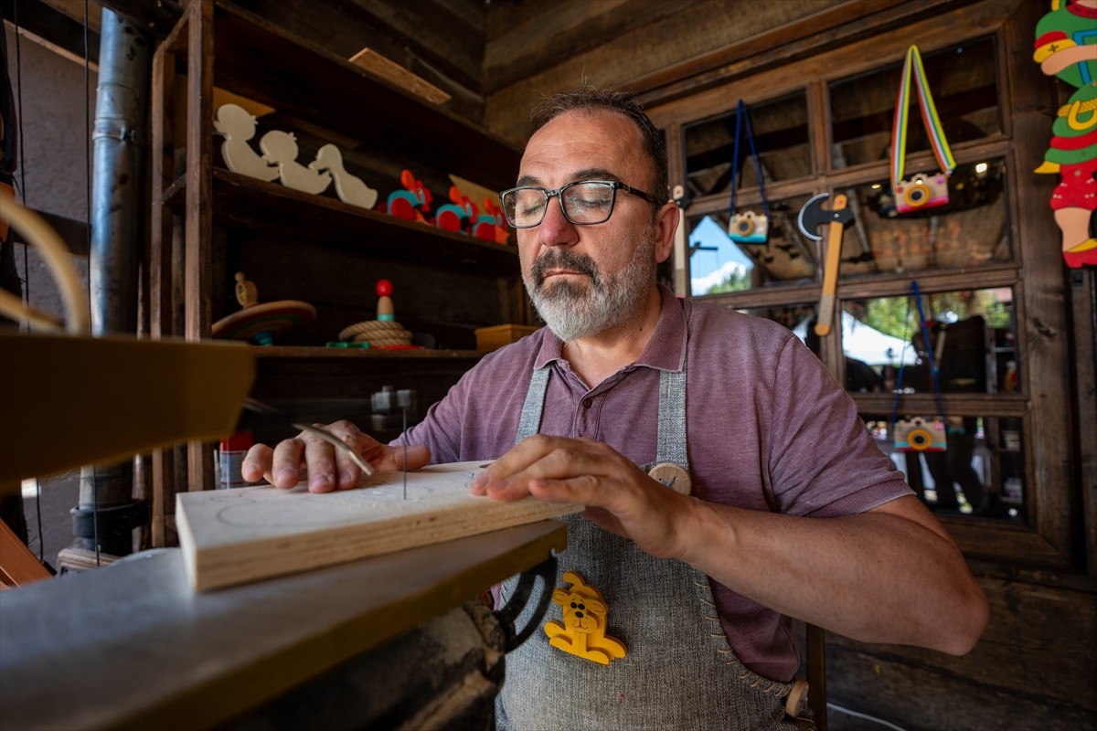 Anadolu Ajansının (AA) "Mesleklerin Son Temsilcileri" başlıklı dosyasının dördüncü ve son...