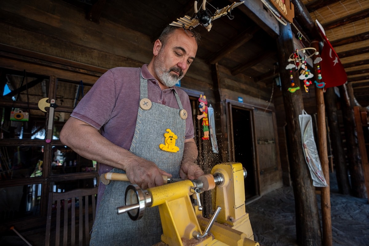 Anadolu Ajansının (AA) "Mesleklerin Son Temsilcileri" başlıklı dosyasının dördüncü ve son...