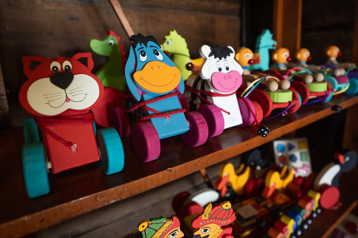 Anadolu Ajansının (AA) "Mesleklerin Son Temsilcileri" başlıklı dosyasının dördüncü ve son...