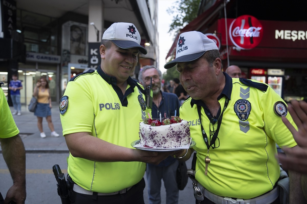 Ankara Trafik Denetleme Şube Müdürlüğünde görevli polis memuru Kenan Üstüner, 31 yıllık meslek...