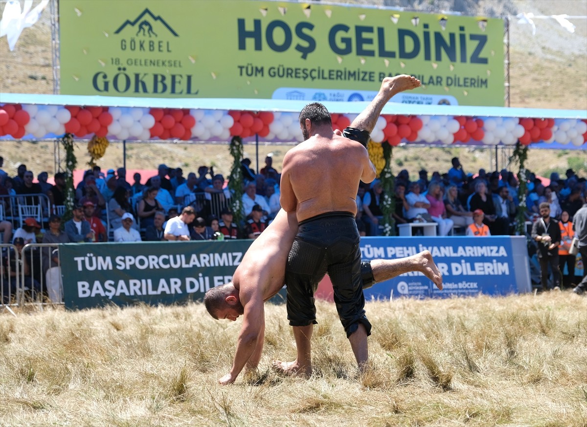 Antalya'nın Alanya ilçesinde düzenlenen 18. Geleneksel Gökbel Yaylası Yağlı Güreşleri'nde...