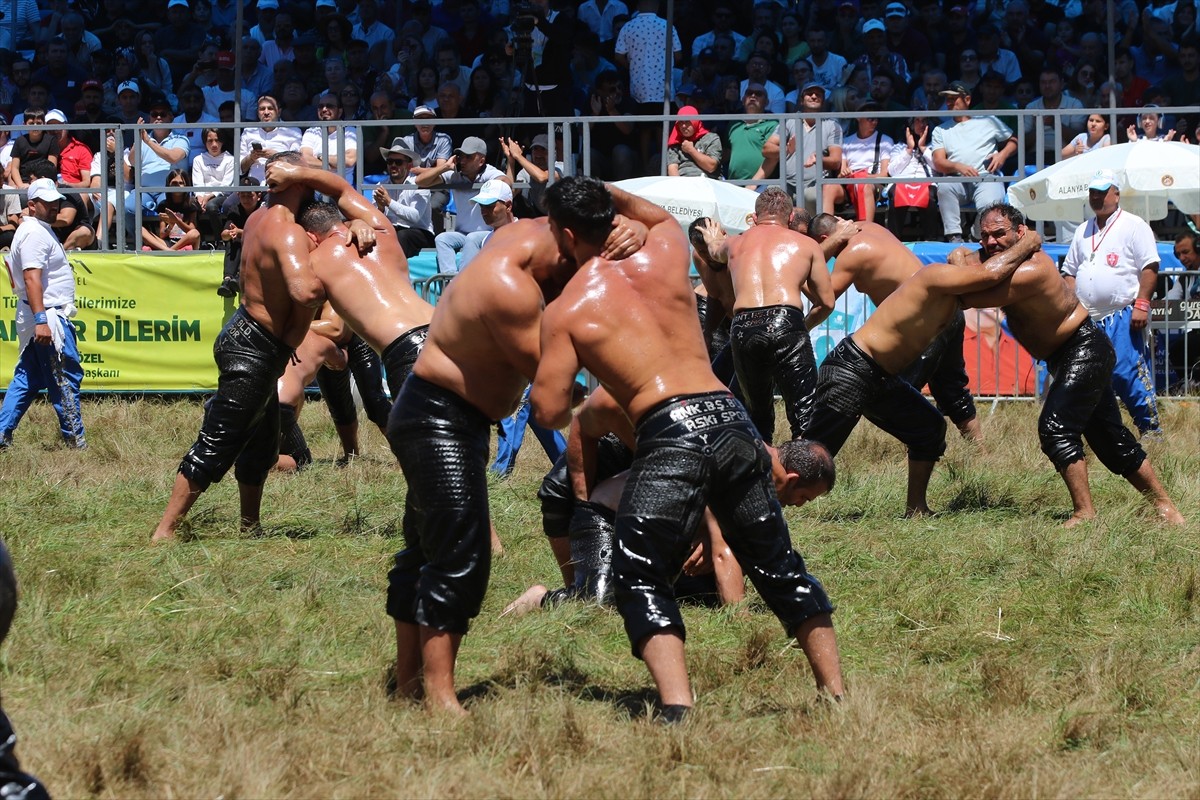 Antalya'nın Alanya ilçesinde düzenlenen 18. Geleneksel Gökbel Yaylası Yağlı Güreşleri'nde...