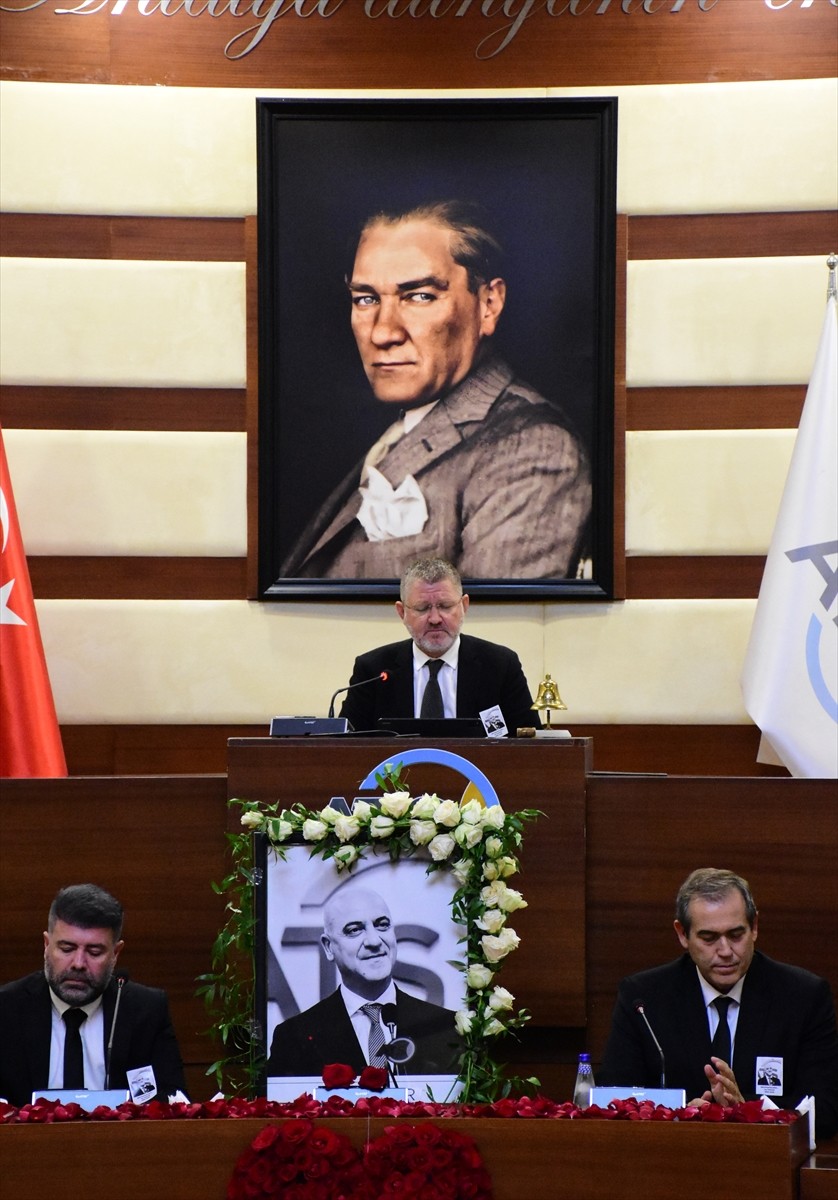 Antalya'nın Kemer ilçesinde geçirdiği tekne kazası sonucu hayatını kaybeden eski Antalya Ticaret...