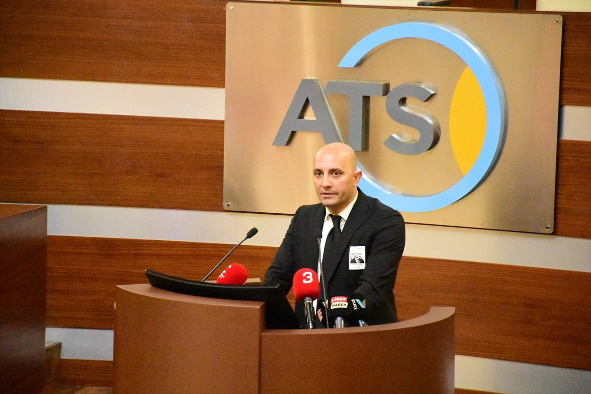 Antalya'nın Kemer ilçesinde geçirdiği tekne kazası sonucu hayatını kaybeden eski Antalya Ticaret...