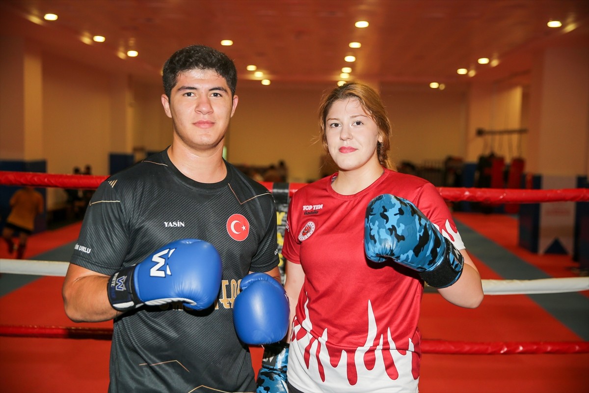 Antalya’da spor yaşamlarını sürdüren Muaythai büyükler dünya ikincisi 18 yaşındaki Zeliha Nur...