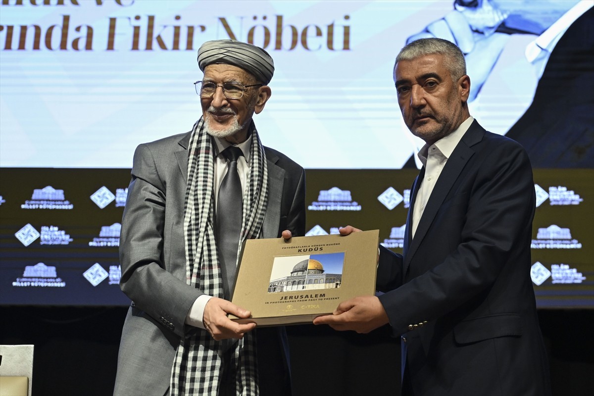 Arap dünyasının önde gelen düşünürlerinden Faslı filozof Prof. Dr. Taha Abdurrahman...