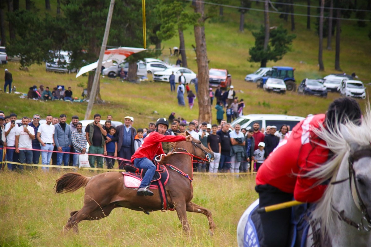 Ardahan'ın Göle ilçesinde üretilen kaşarın tanıtılması ve tanınırlığının artırılması amacıyla...