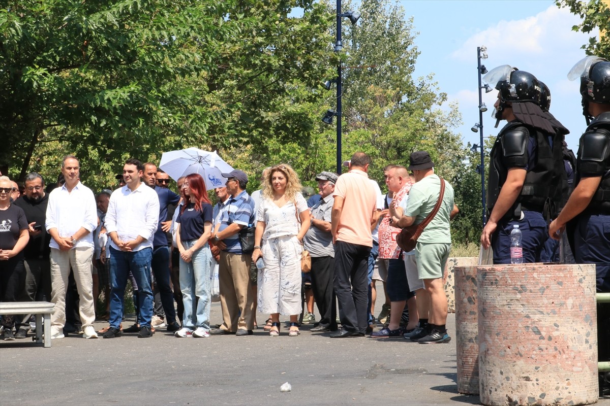 Arnavutluk'un başkenti Tiran'da, Belediye Başkanı Erion Veliaj'ın istifası, "belediyedeki...