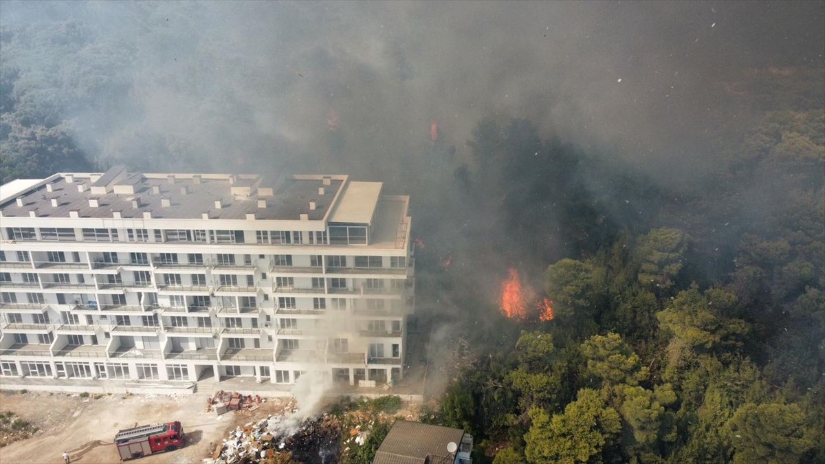 Arnavutluk'un Leş (Lezha) iline bağlı Şingin ilçesindeki (Shengjin) oteller ile yerleşim yerlerine...