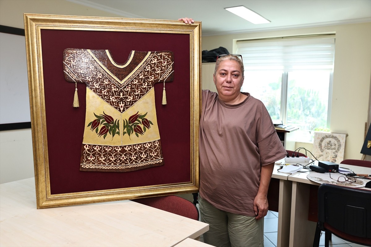 Bağcılar Belediyesi Kadın ve Aile Kültür Sanat Merkezi kursiyerlerinden Fidan Kayıkçı, hobi olarak...