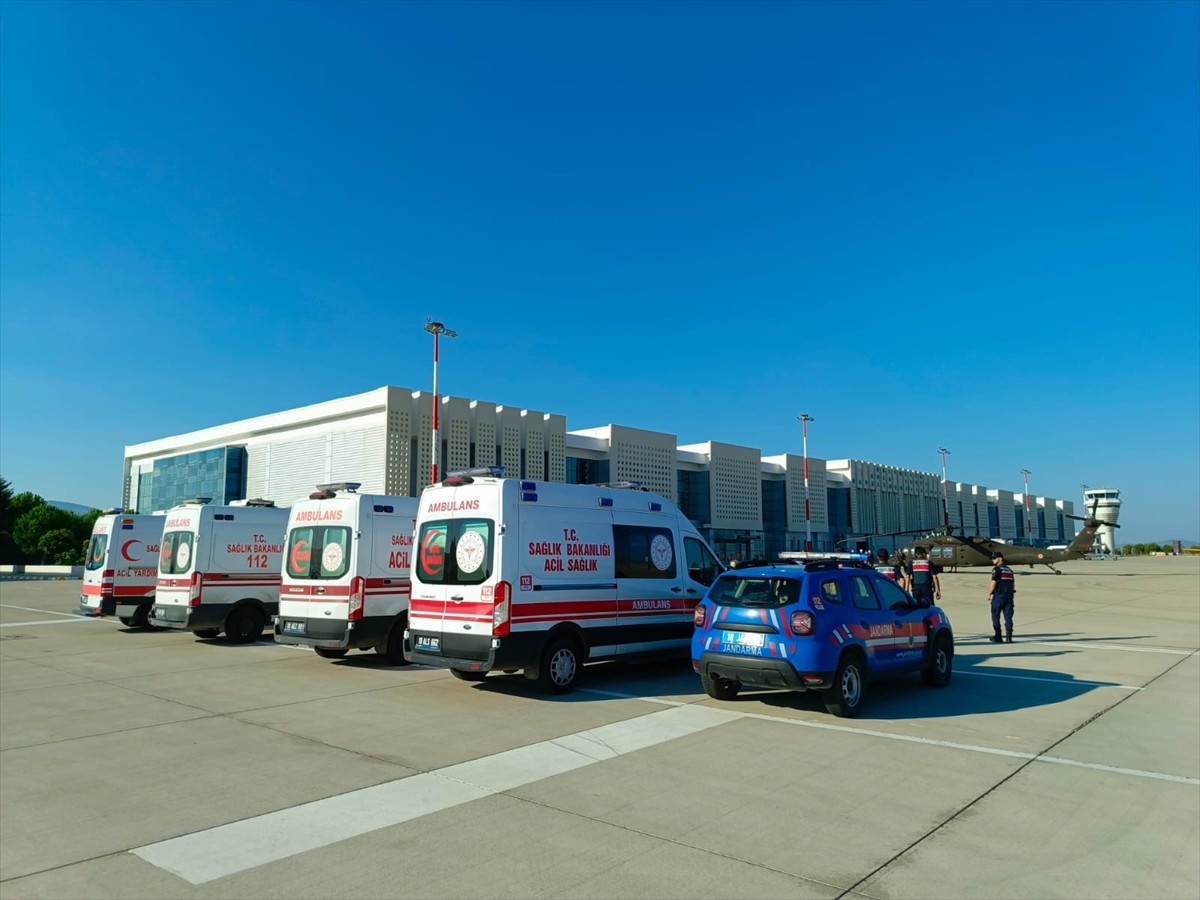 Balıkesir'in Edremit ilçesindeki Şahindere Kanyonu'nda mahsur kalan 10 kişi kurtarıldı.