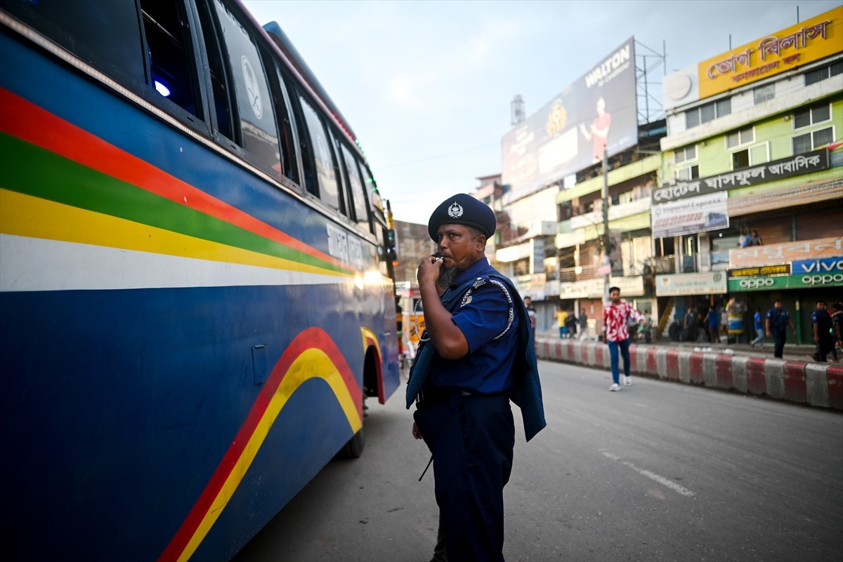 Bangladeş'te devam eden şiddet olayları nedeniyle hükümet, kamu istihdamındaki reformları protesto...