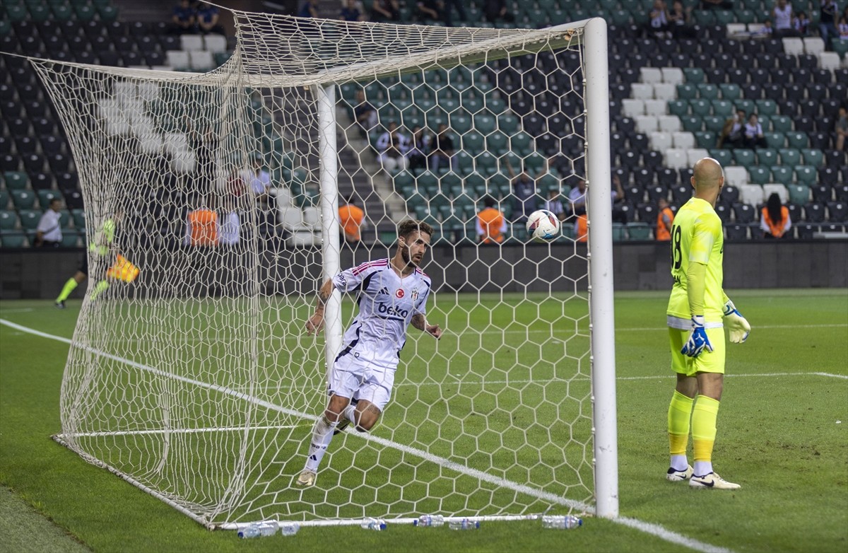 Beşiktaş Futbol Takımı, hazırlık maçında Gençlerbirliği ile Kocaeli Yıldız Entegre Stadı'nda...