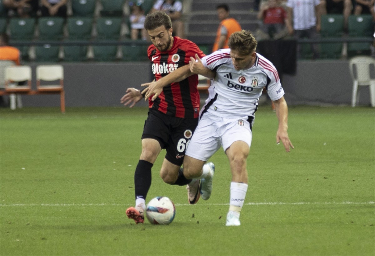 Beşiktaş Futbol Takımı, hazırlık maçında Gençlerbirliği ile Kocaeli Yıldız Entegre Stadı'nda...