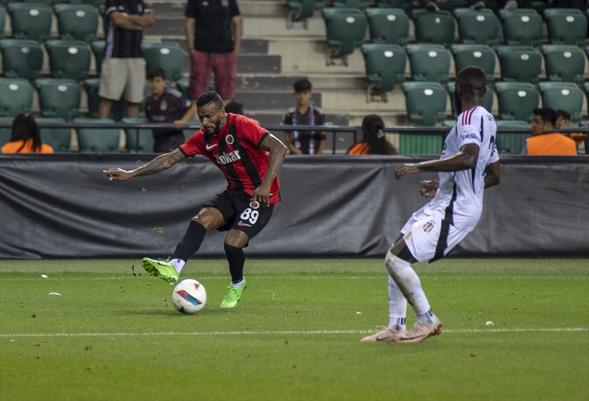 Beşiktaş Futbol Takımı, hazırlık maçında Gençlerbirliği ile Kocaeli Yıldız Entegre Stadı'nda...