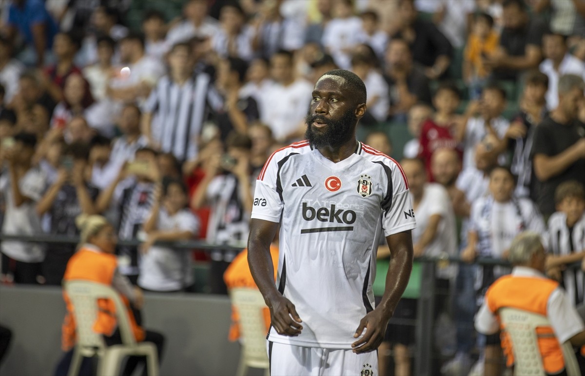 Beşiktaş Futbol Takımı, hazırlık maçında Gençlerbirliği ile Kocaeli Yıldız Entegre Stadı'nda...