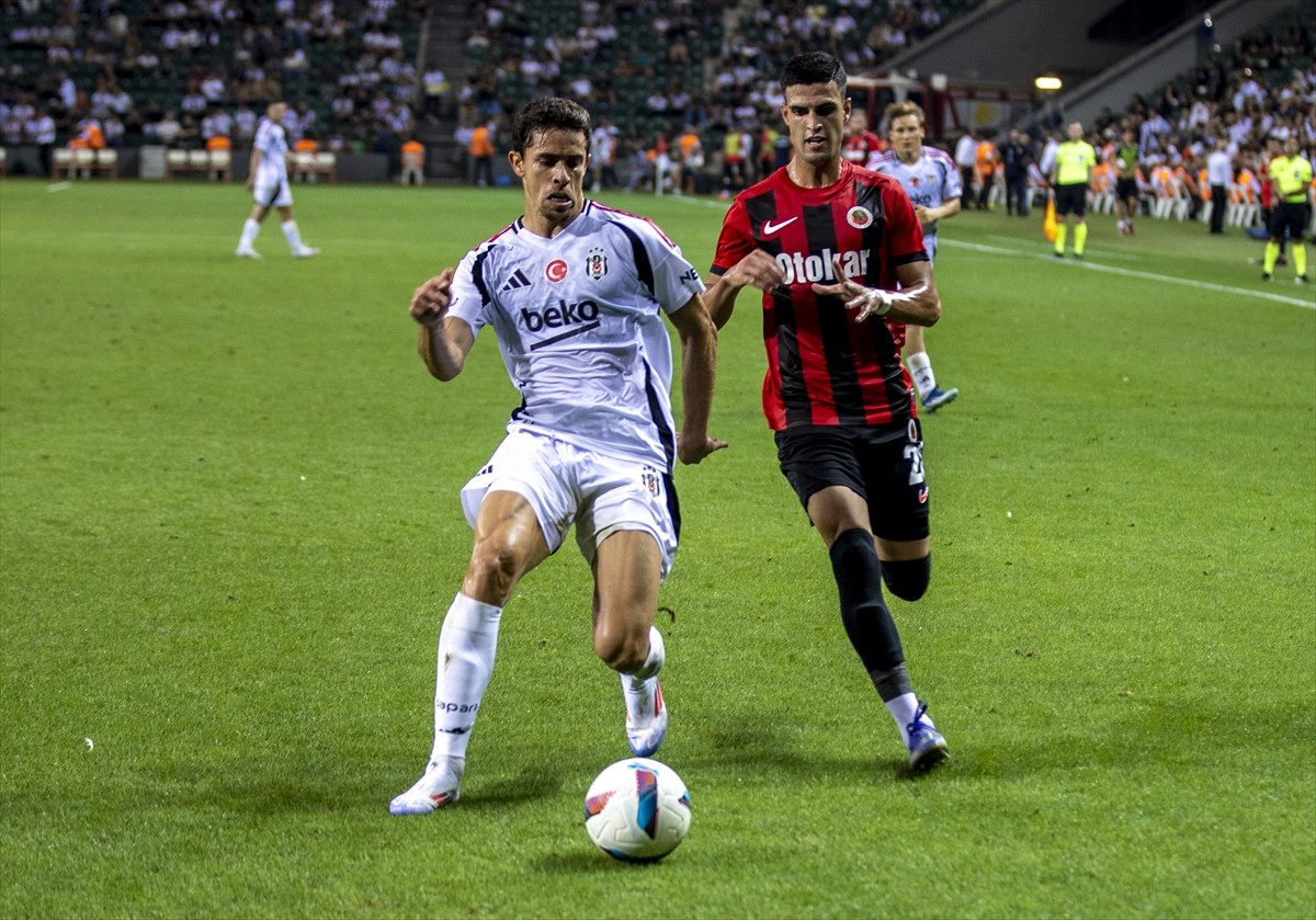 Beşiktaş Futbol Takımı, hazırlık maçında Gençlerbirliği ile Kocaeli Yıldız Entegre Stadı'nda...
