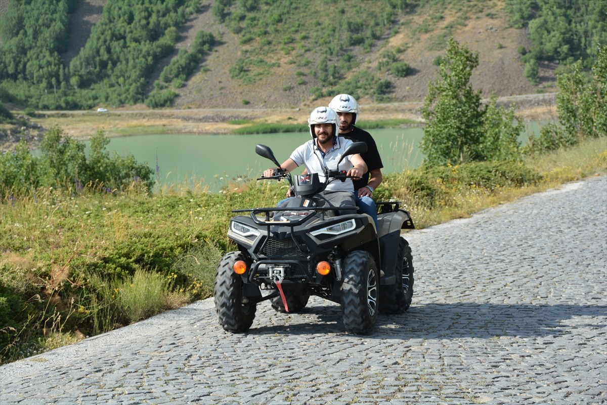 Bitlis'in Tatvan ilçesinde Türkiye'nin en büyük krater gölünün de bulunduğu Nemrut Kalderası'na...